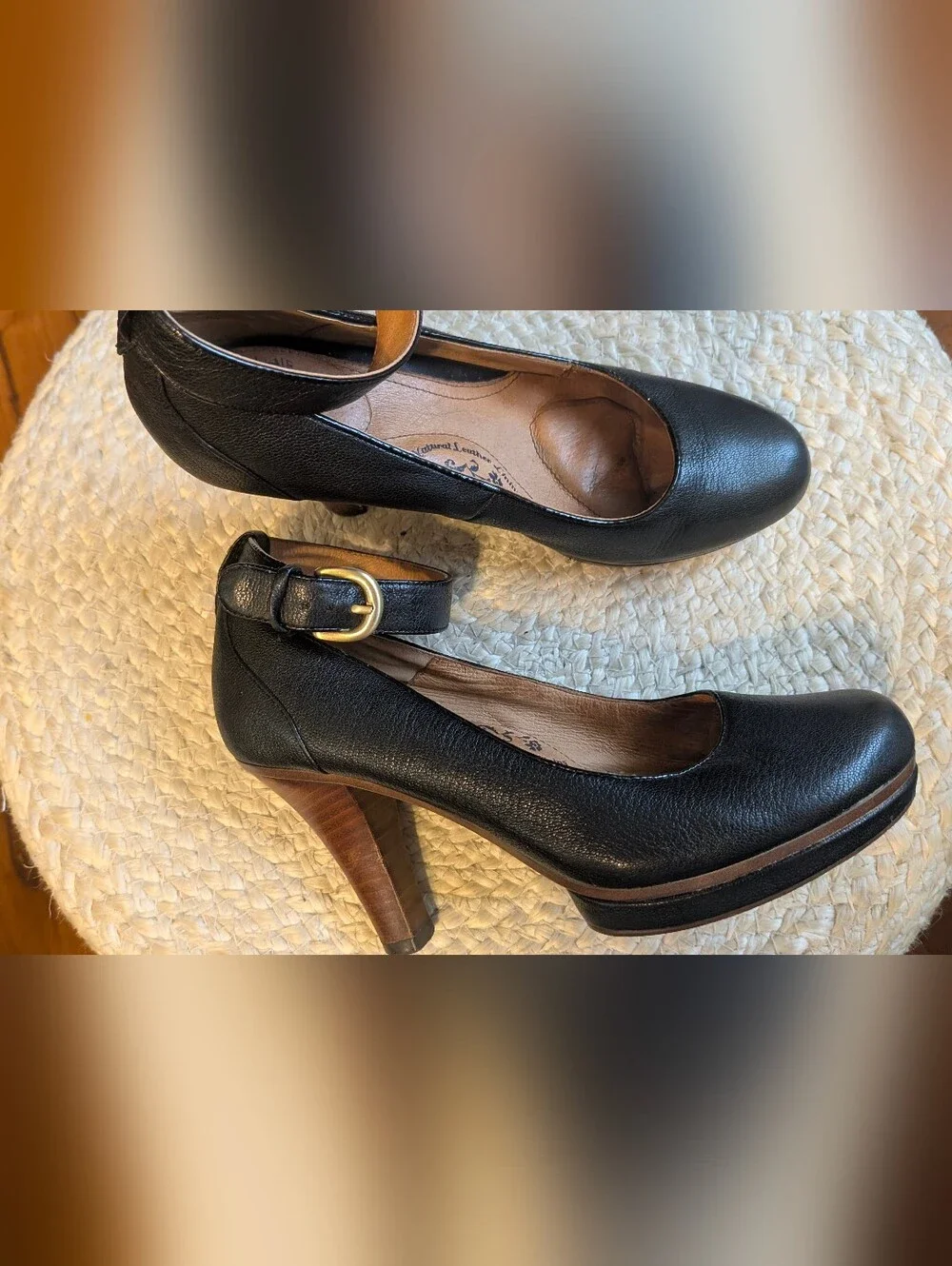 Classic Black Leather Platform Pumps - Picture 5 of 7